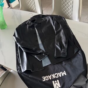 Mackage REMINGTON Two-Tone Leather Overshirt

Black Leather Shirt Jacket